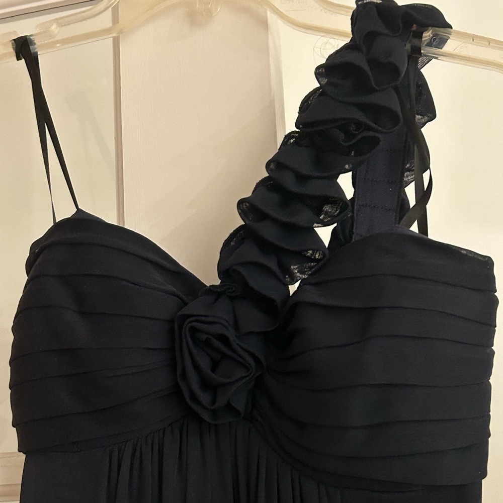 Elegant Ruffled Dress - Picture 2 of 5